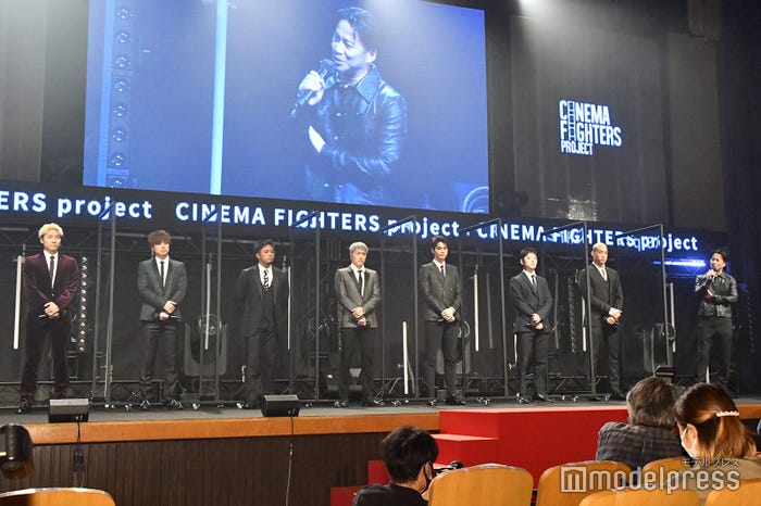 左から:小森隼、白濱亜嵐、数原龍友、中務裕太、片寄涼太、佐野玲於、関口メンディー、HIRO (C)モデルプレス