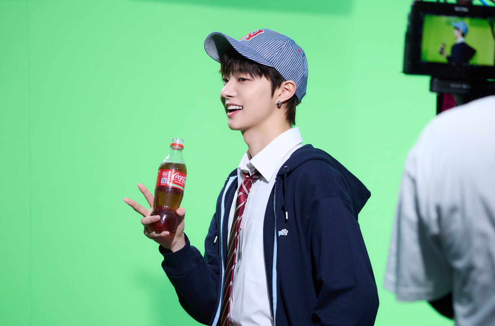 &TEAM／新CM「コチる放課後アンセム 『コンビニ』篇」メイキングより（提供写真）