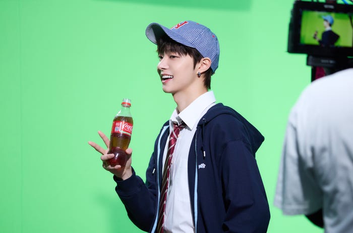 &TEAM/新CM「コチる放課後アンセム 『コンビニ』篇」メイキングより(提供写真)