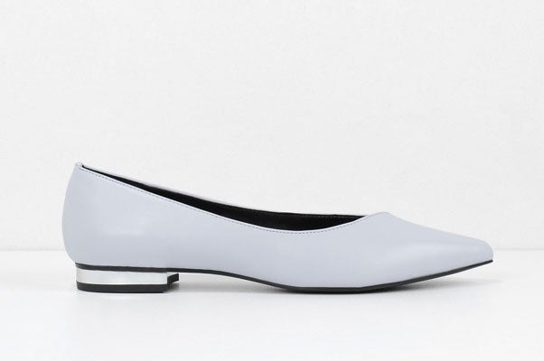 ベーシックカバードパンプス「CHARLES & KEITH」5,940円（税込）／画像提供：CHARLES & KEITH