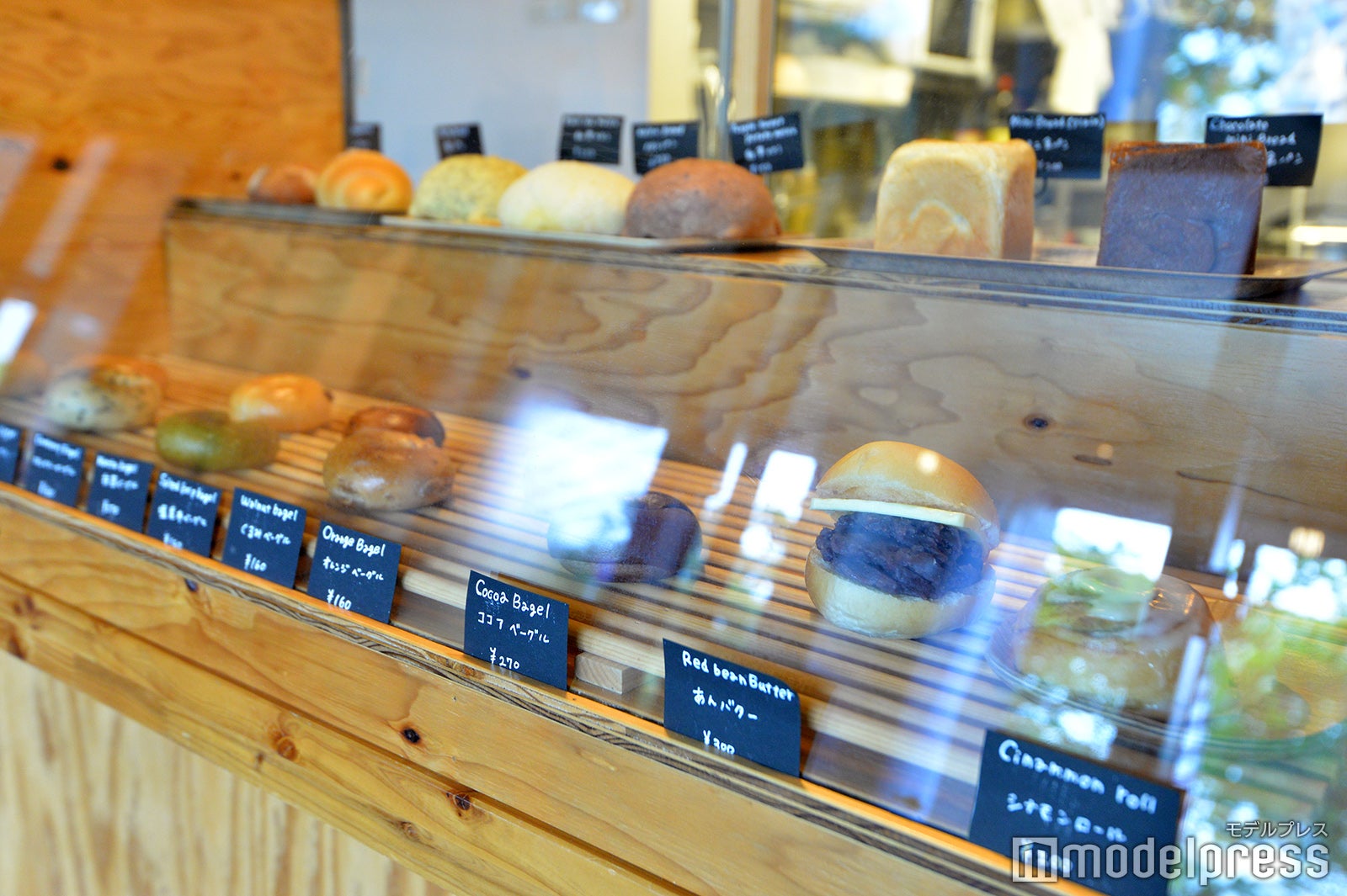 ホテル内の自家ベーカリーで焼きたてのパンを提供（C）モデルプレス