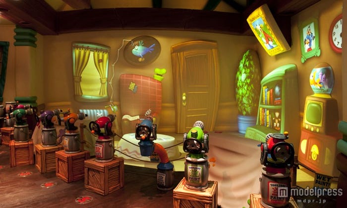 ペンキ噴射装置「トゥーントーン・スプラットマスター」は全8基置かれている(C)Disney