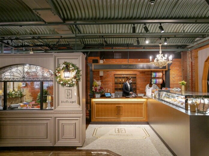 フフナーゲル外観。19世紀のホテルをオマージュした特別な内装