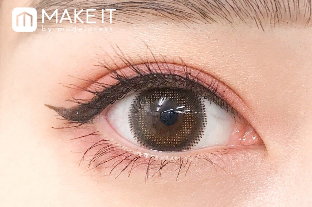 アイラインとマスカラは黒をチョイス (C)メイクイット