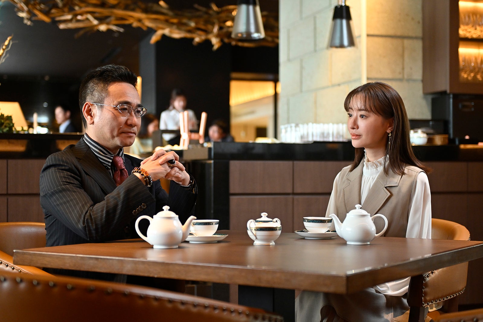 八嶋智人、松本まりか「ミス・ターゲット」第5話より（C）ABCテレビ