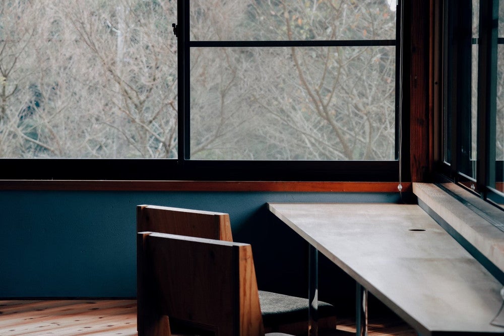 足るを知る木洩れ日る／画像提供：studioKANRO