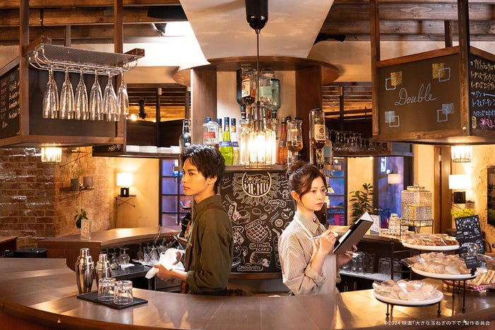 神尾楓珠、桜田ひより/映画「大きな玉ねぎの下で」場面写真(C)2024 映画「大きな玉ねぎの下で」製作委員会
