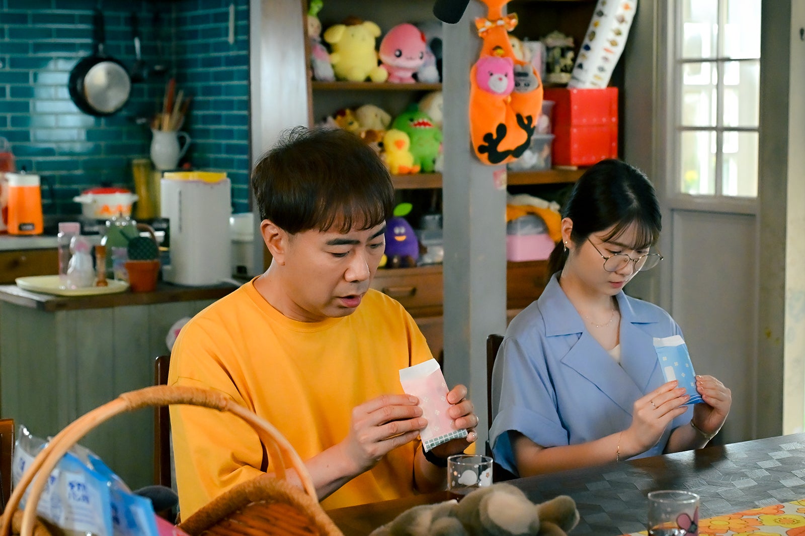 藤井隆、小野花梨「君の好きは無敵」第6話（C）TBS
