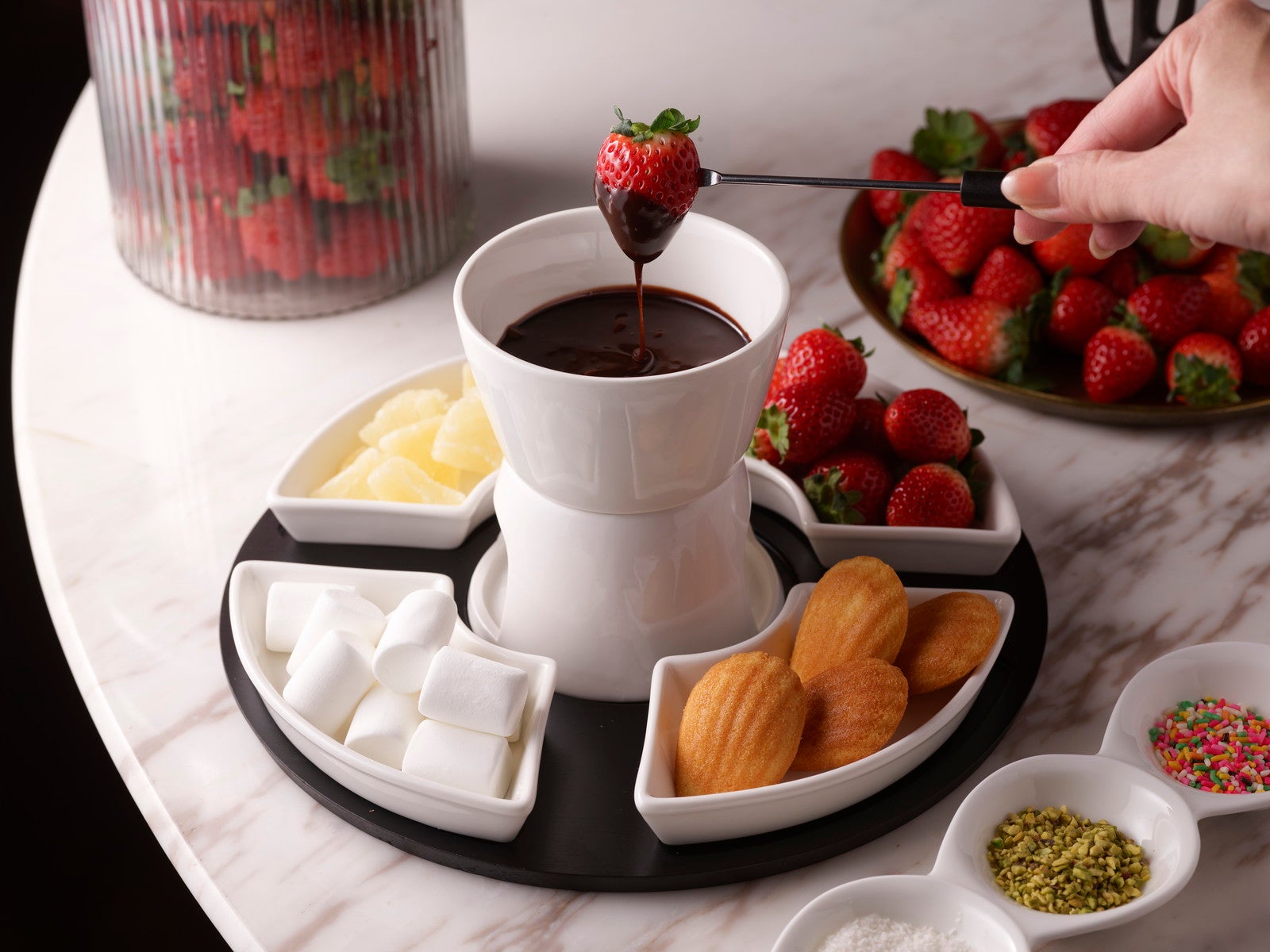 ※チョコレートフォンデュは追加料金。1,800円／11名、2,800円／12名 (1日限定10セットまで）（提供写真）