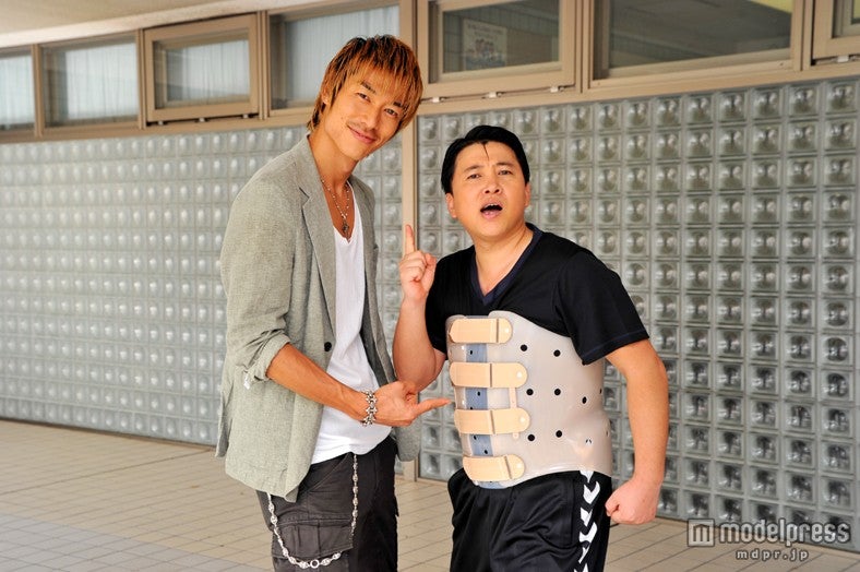 スギちゃん（右）とAKIRA（左）／画像提供：関西テレビ