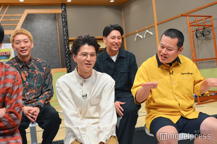 「ジョンソン」囲み取材の模様(C)モデルプレス