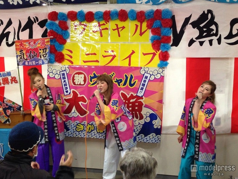 「ウギャル」応援ライブの様子