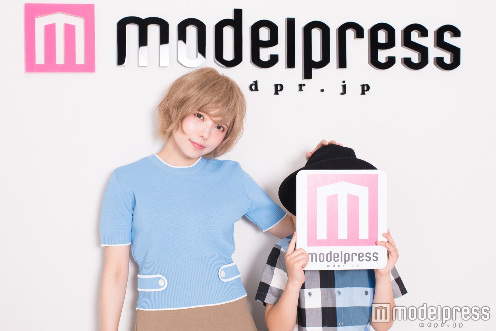 （左から）益若つばさ、りおんくん（C）モデルプレス
