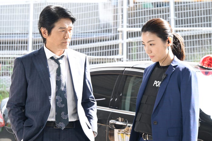 高橋克典、瀧内公美「放送局占拠」第9話(C)日本テレビ