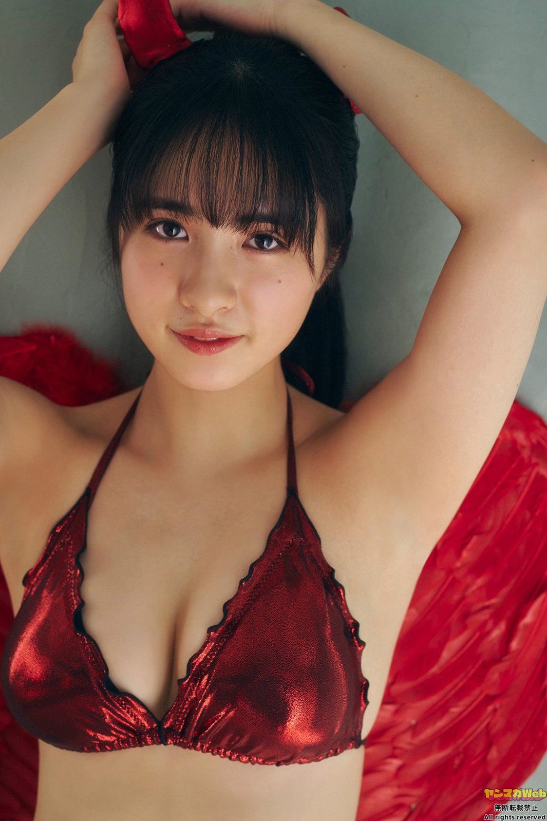 「ミスマガ2021」内藤花恋、水着でセクシーな悪魔に　魅惑の眼差しも