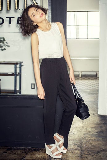 パール付テーパードオールインワン CHICMUSE「Re:EDIT by GALSTAR」2,298円（税込）／画像提供：Re:EDIT by GALSTAR