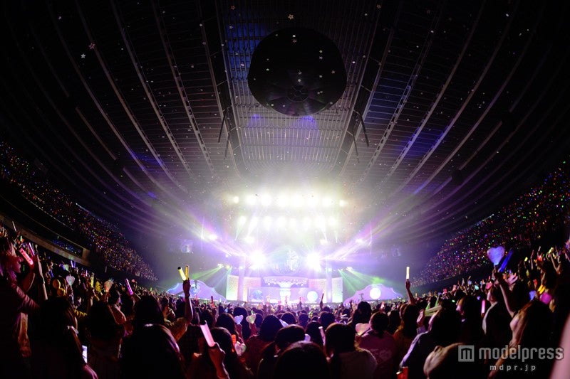 ももいろクローバーZ「女祭り～Ristorante da MCZ～」より（写真提供：キングレコード）