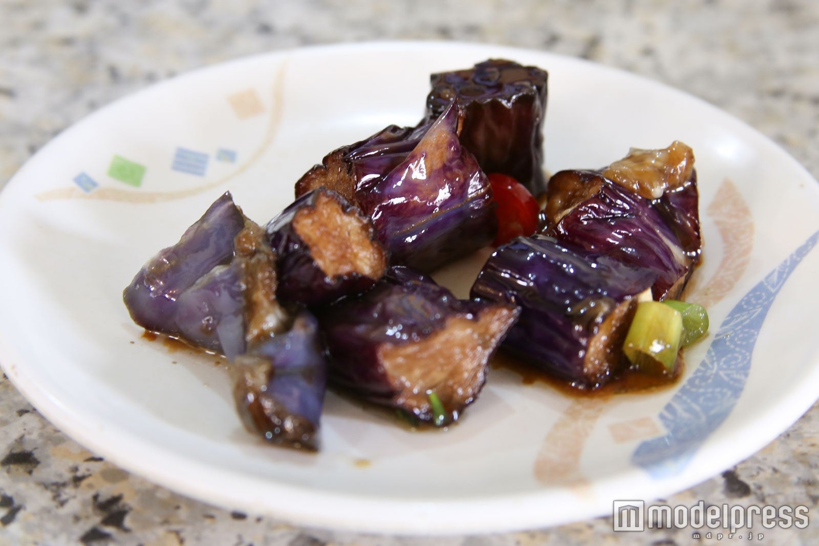 茄子の惣菜（C）モデルプレス