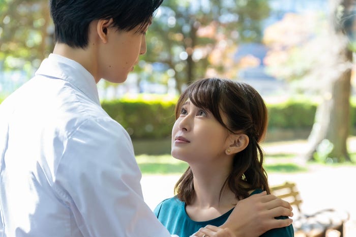 堀夏喜、佐津川愛美「サブスク不倫」第4話より(C)「サブスク不倫」製作委員会・MBS