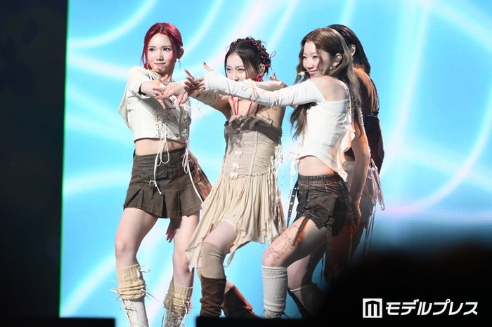 IS:SUE、結成後初ステージでファン熱狂 aespaカバーも披露【KCON STAGE／DAY1】