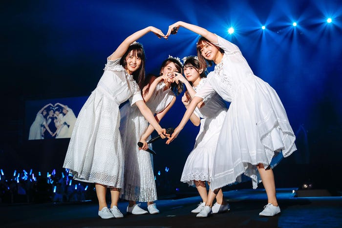 守屋茜、菅井友香、渡辺梨加、渡邉理佐「2nd YEAR ANNIVERSARY LIVE」(提供写真)