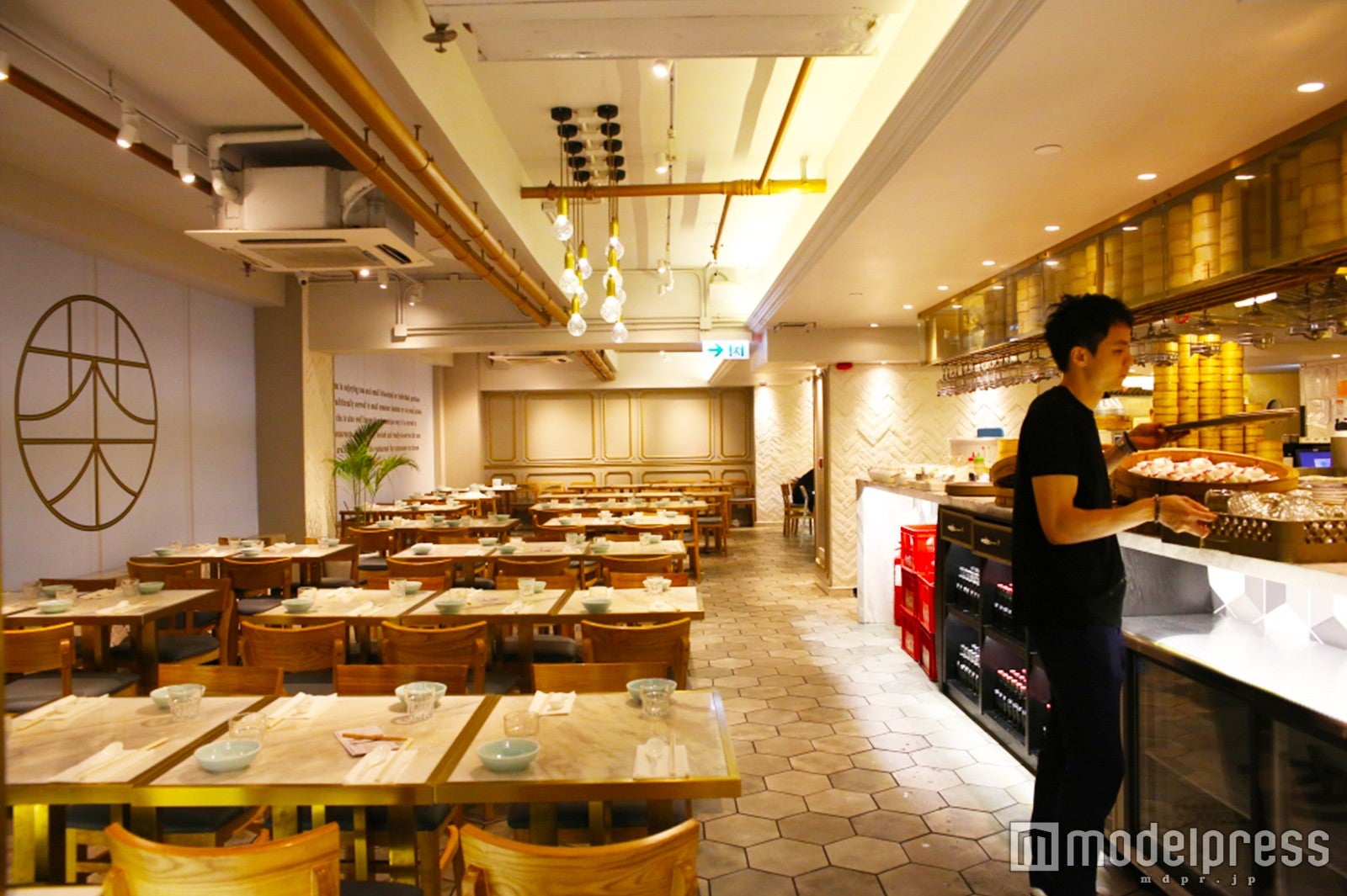 店内は広々しているのでゆっくりおしゃべりしながら食事ができる（C）モデルプレス