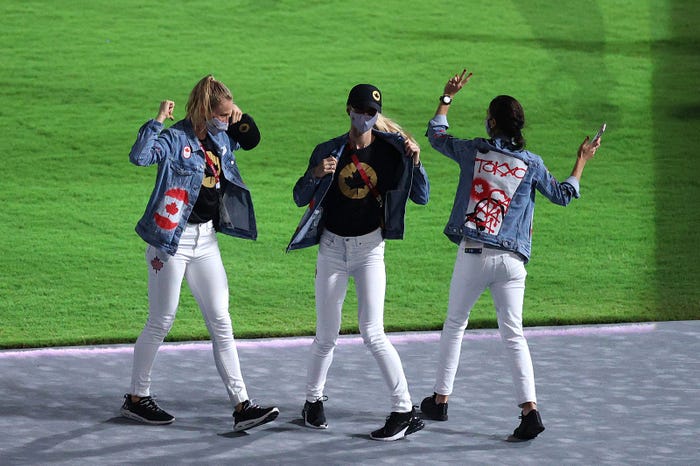 オリンピック閉会式 カナダ ドイツ イギリス 選手陣の 日本愛 溢れる衣装が話題 カタカナで国名記載から ありがとう東京 まで 東京オリンピック モデルプレス