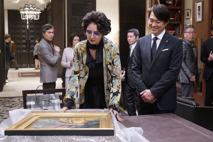長澤まさみ、石黒賢/「コンフィデンスマンJP」(C)フジテレビ