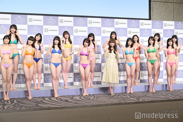(1列目左から)船井美玖、田島怜華、相垣梨々花、三野宮鈴、中川翔子、Ayua、長山莉々、斉藤里奈(2列目左から)瑚々、麻倉瑞季、藤本沙羅、金井柚那、藤井友美、山田麗華、咲田ゆな、加藤舞 (C)モデルプレス