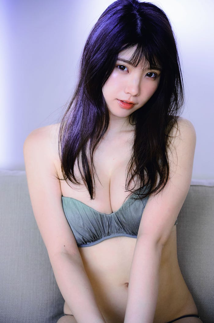 えなこ/『GIRLS graph.(ガールズグラフ)』002(宝島社、4月15日発売)ポスター画像(提供画像)