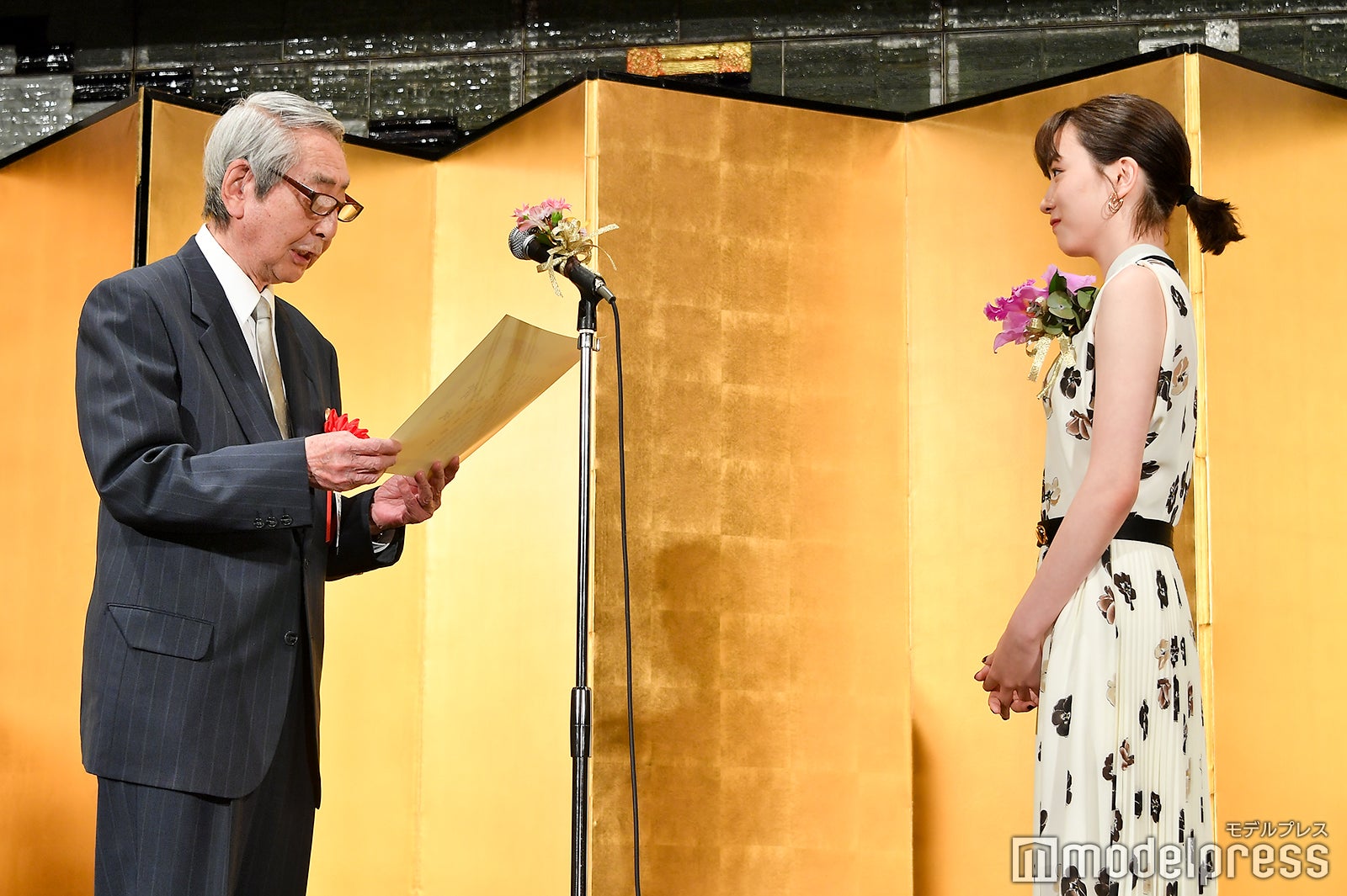 永野芽郁（右）（C）モデルプレス