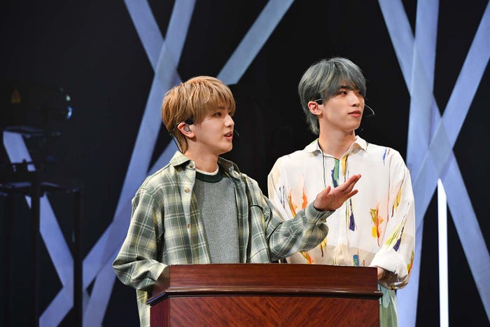 “地球先生”となって5Rの講義をする高塚大夢、許豊凡/JFN EARTHDAY SPECIAL TO THE FUTURE From INI(提供写真)