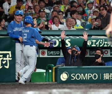 日本ハム 新庄剛志監督「ミットの網は引っかかるんですよ」ファーストミットの特性まで把握した九回のスクイズ ダメ押し1点に「デカかったね。本当に」