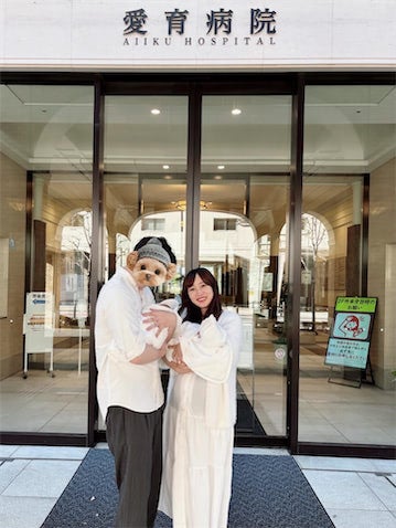 昨年12月に双子出産、33歳アナウンサーが家族ショットで退院報告「計5回入院しました」