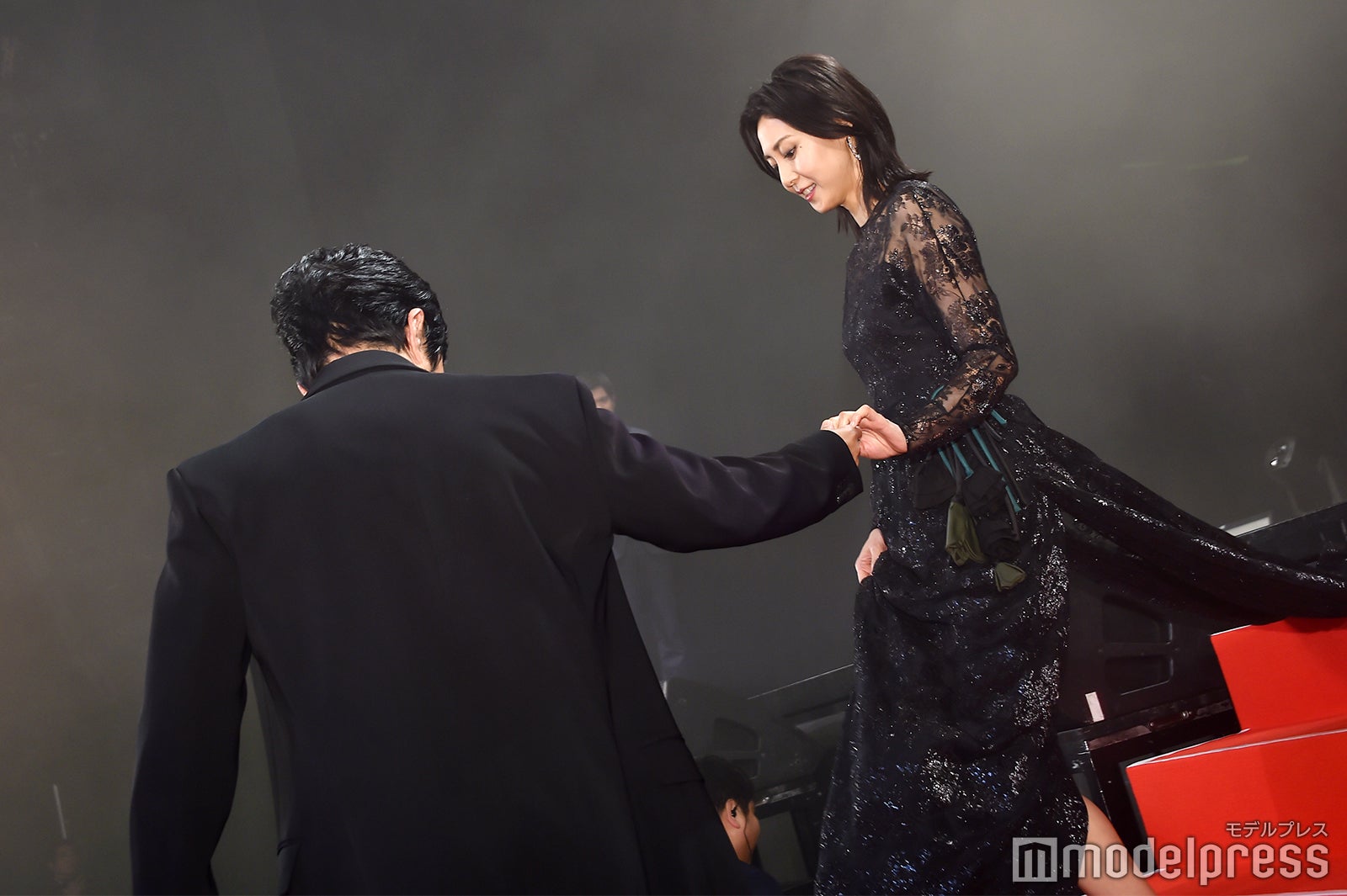 大沢たかお、松嶋菜々子をエスコート（C）モデルプレス