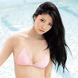 倉持明日香/1stソロ写真集「耳たぶ」より/画像提供:秋田書店