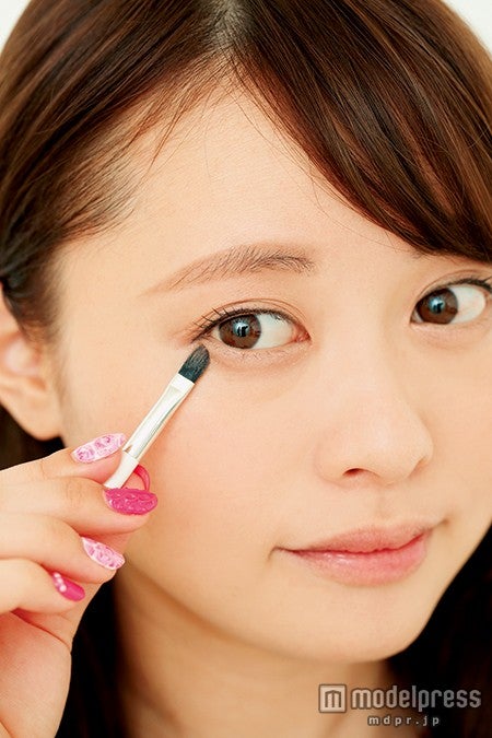 自然な陰影でうるんだ瞳を演出／モデル神尾美沙（画像提供：「Ray」5月号、主婦の友社）
