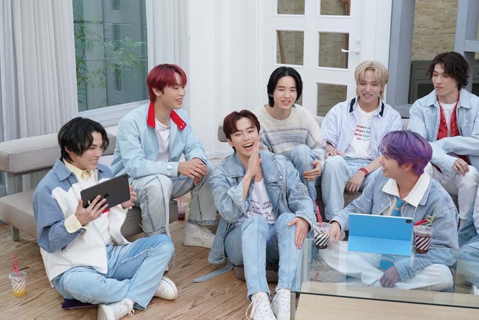 JO1生配信の様子(C)LAPONE ENTERTAINMENT