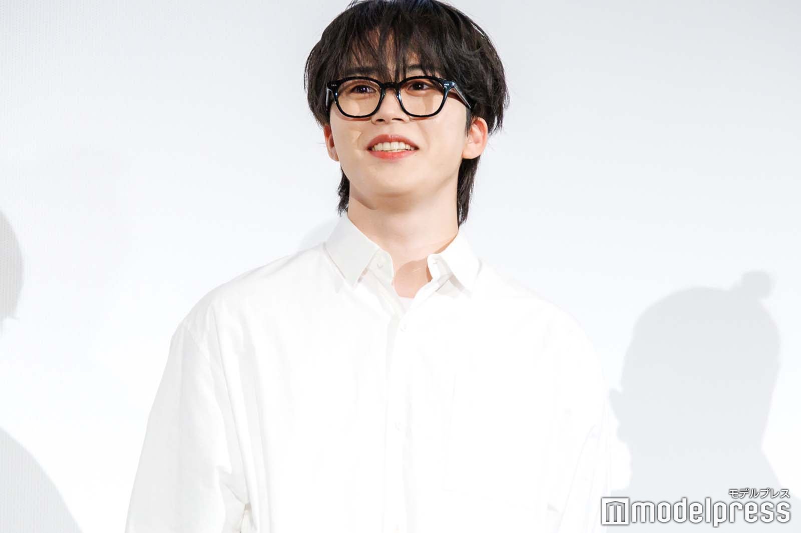 JO1木全翔也、黒縁メガネ＆重め前髪で雰囲気ガラリ 挨拶で会場笑わす