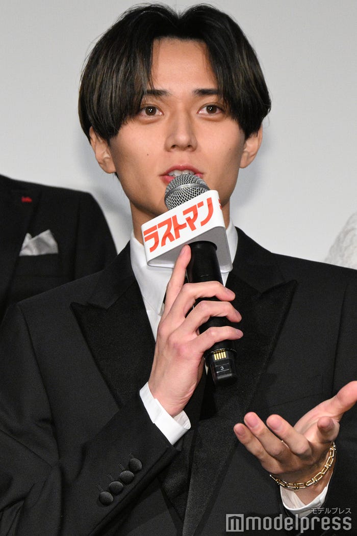 大泉洋とお寿司を食べた永瀬廉(C)モデルプレス