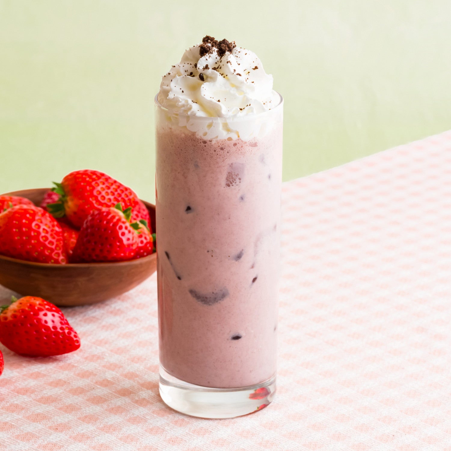 ストロベリークッキーミルク [Iced]税込770円／提供画像