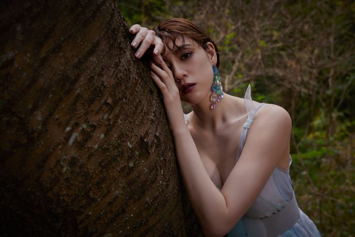 三吉彩花(C)ジョルジオ・アルマーニ クロスロード シーズン2