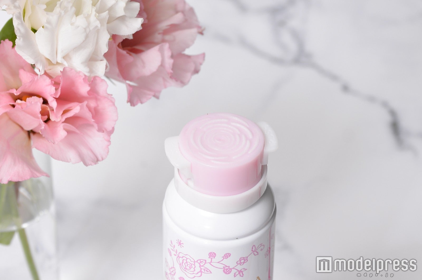 バラの花を再現する絶妙な設計に（C）モデルプレス