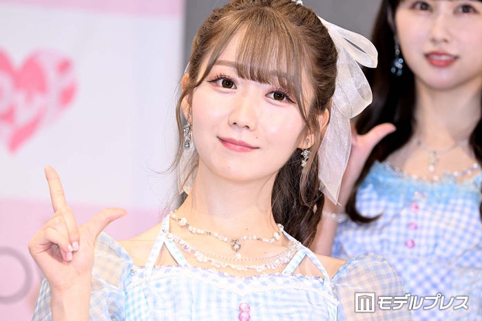 ＝LOVE大谷映美里、ショーパン姿でくつろぐショットにファン悶絶「美脚が眩しい」「メガネ姿たまらない」