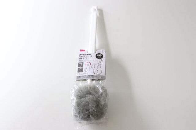 ダイソーの折りたためるボトルクリーナー（繊維タイプ）のパッケージ