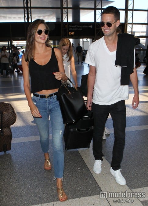 ミランダ・カーとエヴァン・スピーゲルさん。x17online.com/Zeta Image【モデルプレス】