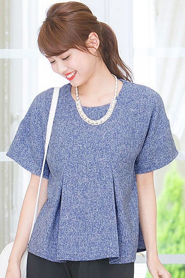 サマーツイード生地タックフレアブラウストップス「神戸レタス」2380円(税込)/画像提供:神戸レタス