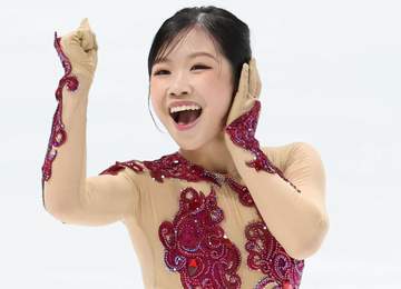 中井亜美に引き継がれた役割「カオリの自撮りは」満面笑みの全員集合写真「なんか感動して泣けてくる」「彼女がステップアップ」「かわいーー」世界が反響