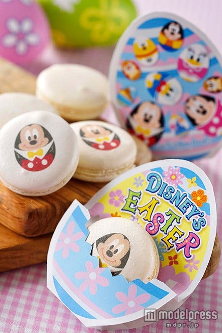 マカロン(チョコレートガナッシュ)380円(C)Disney