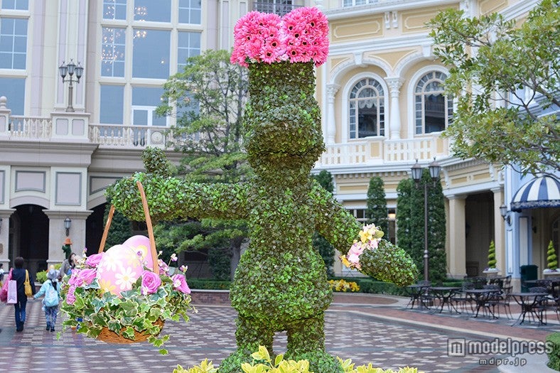 お庭もイースター仕様に飾り付け